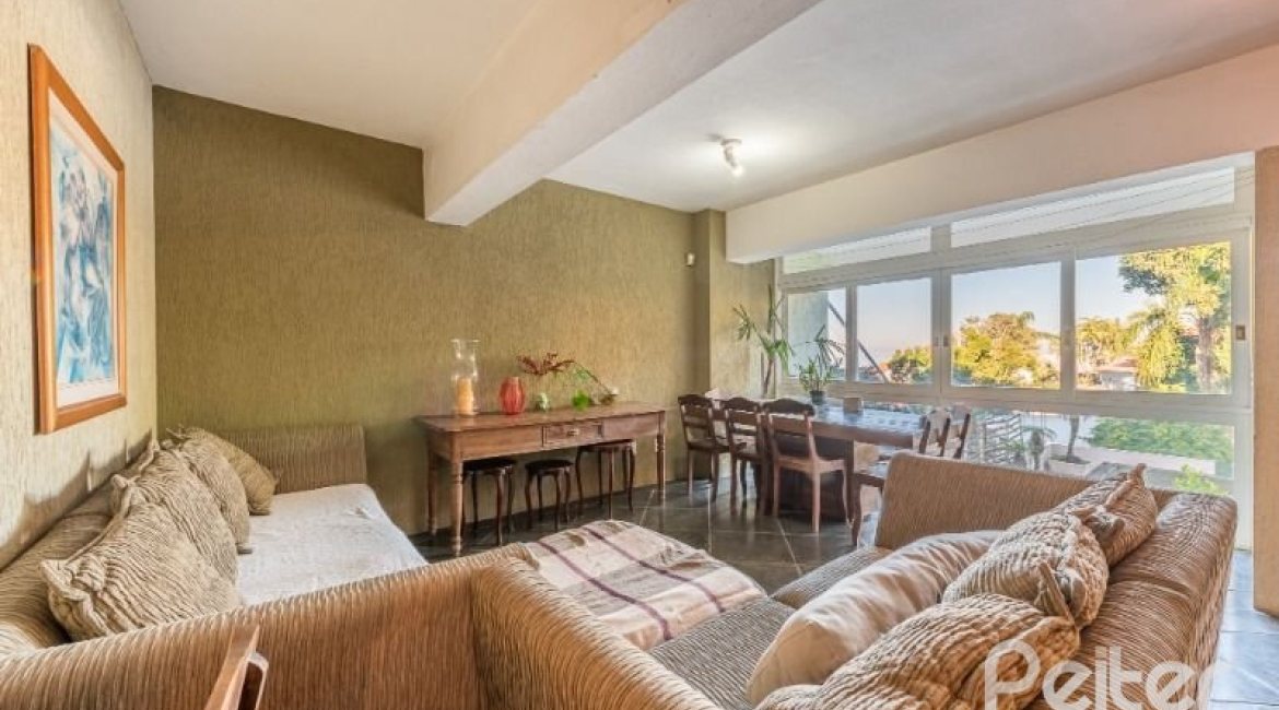 Casa à venda com 449m², 4 dormitórios, 4 suítes, 4 vagas, no bairro Jardim Isabel em Porto Alegre