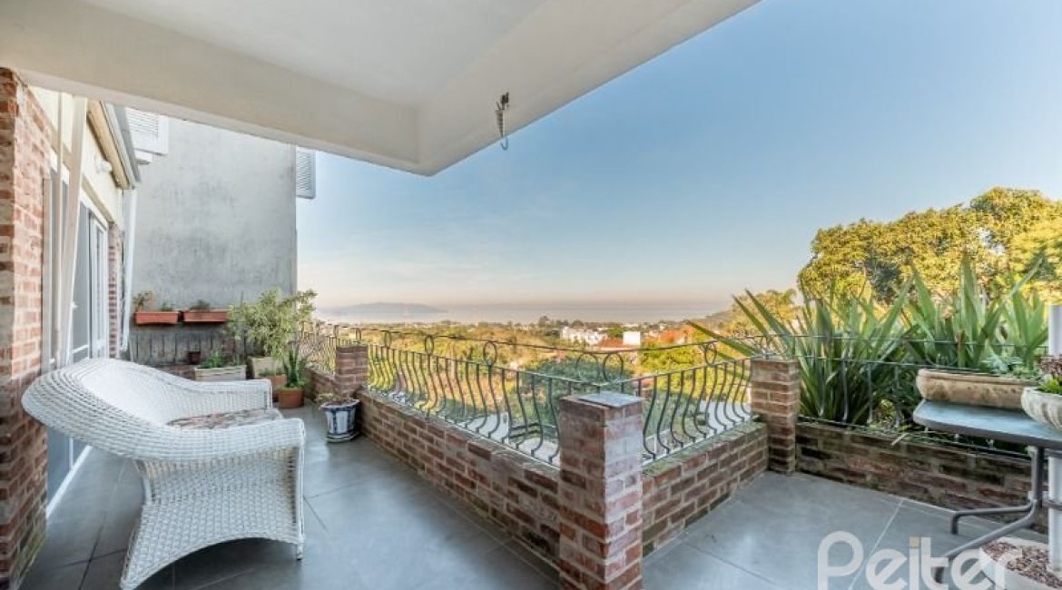 Casa à venda com 449m², 4 dormitórios, 4 suítes, 4 vagas, no bairro Jardim Isabel em Porto Alegre