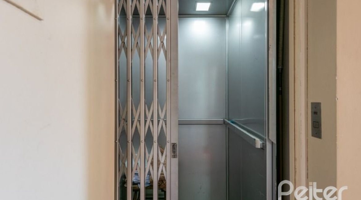 Casa à venda com 449m², 4 dormitórios, 4 suítes, 4 vagas, no bairro Jardim Isabel em Porto Alegre