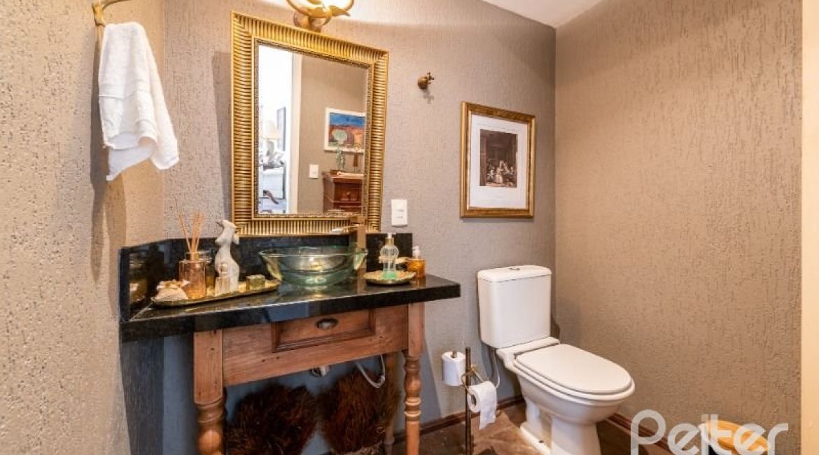 Casa à venda com 449m², 4 dormitórios, 4 suítes, 4 vagas, no bairro Jardim Isabel em Porto Alegre