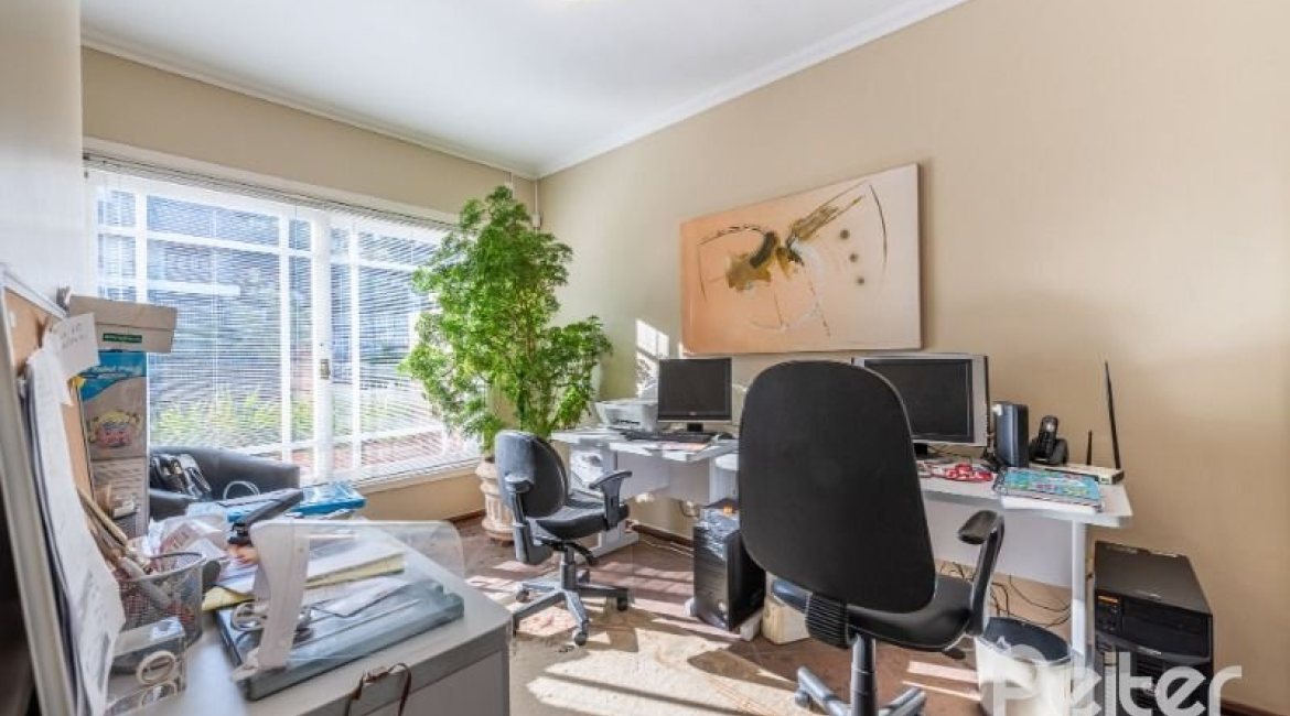 Casa à venda com 449m², 4 dormitórios, 4 suítes, 4 vagas, no bairro Jardim Isabel em Porto Alegre