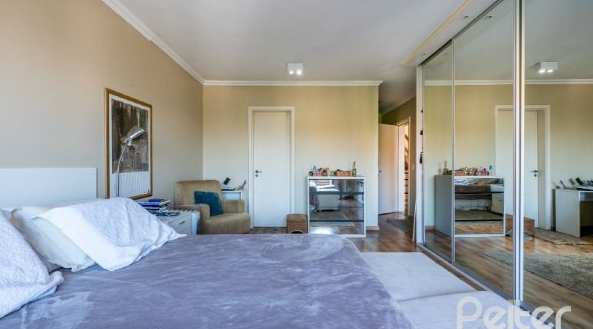 Casa à venda com 449m², 4 dormitórios, 4 suítes, 4 vagas, no bairro Jardim Isabel em Porto Alegre