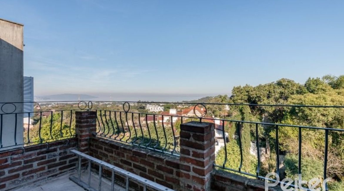 Casa à venda com 449m², 4 dormitórios, 4 suítes, 4 vagas, no bairro Jardim Isabel em Porto Alegre