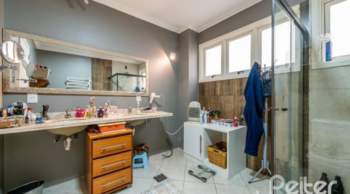 Casa à venda com 449m², 4 dormitórios, 4 suítes, 4 vagas, no bairro Jardim Isabel em Porto Alegre