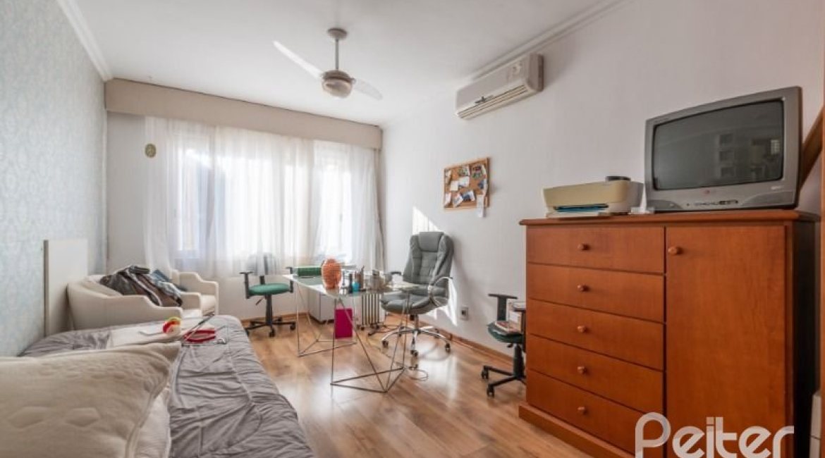 Casa à venda com 449m², 4 dormitórios, 4 suítes, 4 vagas, no bairro Jardim Isabel em Porto Alegre