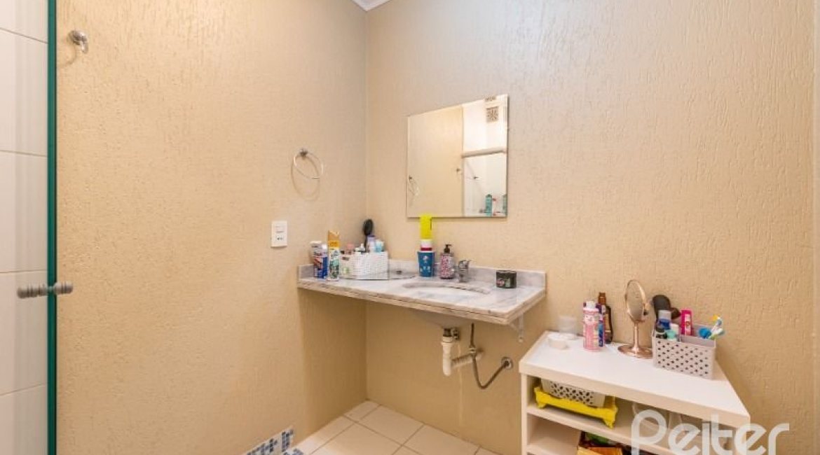 Casa à venda com 449m², 4 dormitórios, 4 suítes, 4 vagas, no bairro Jardim Isabel em Porto Alegre