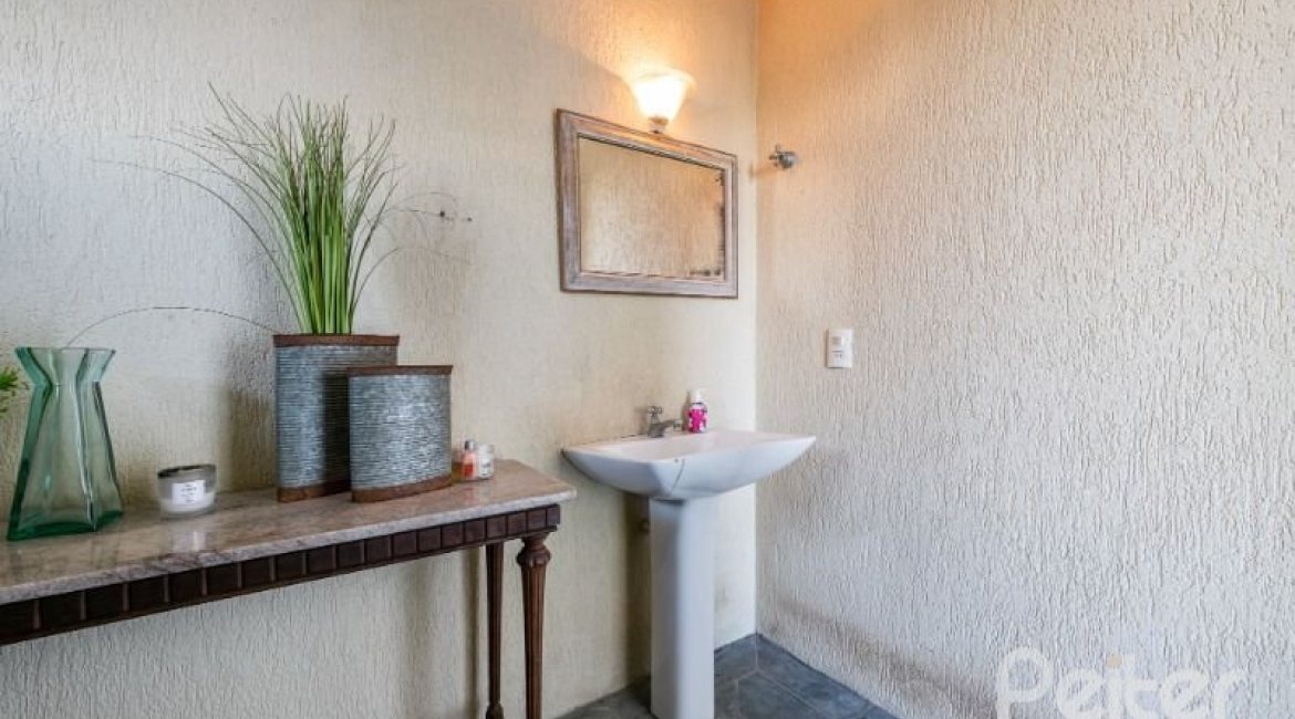 Casa à venda com 449m², 4 dormitórios, 4 suítes, 4 vagas, no bairro Jardim Isabel em Porto Alegre