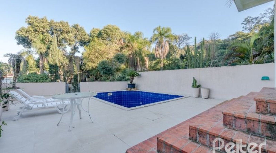 Casa à venda com 449m², 4 dormitórios, 4 suítes, 4 vagas, no bairro Jardim Isabel em Porto Alegre