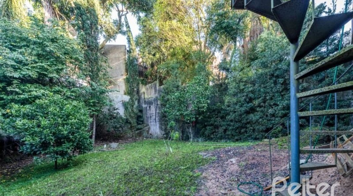 Casa à venda com 449m², 4 dormitórios, 4 suítes, 4 vagas, no bairro Jardim Isabel em Porto Alegre