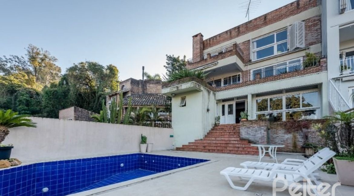Casa à venda com 449m², 4 dormitórios, 4 suítes, 4 vagas, no bairro Jardim Isabel em Porto Alegre