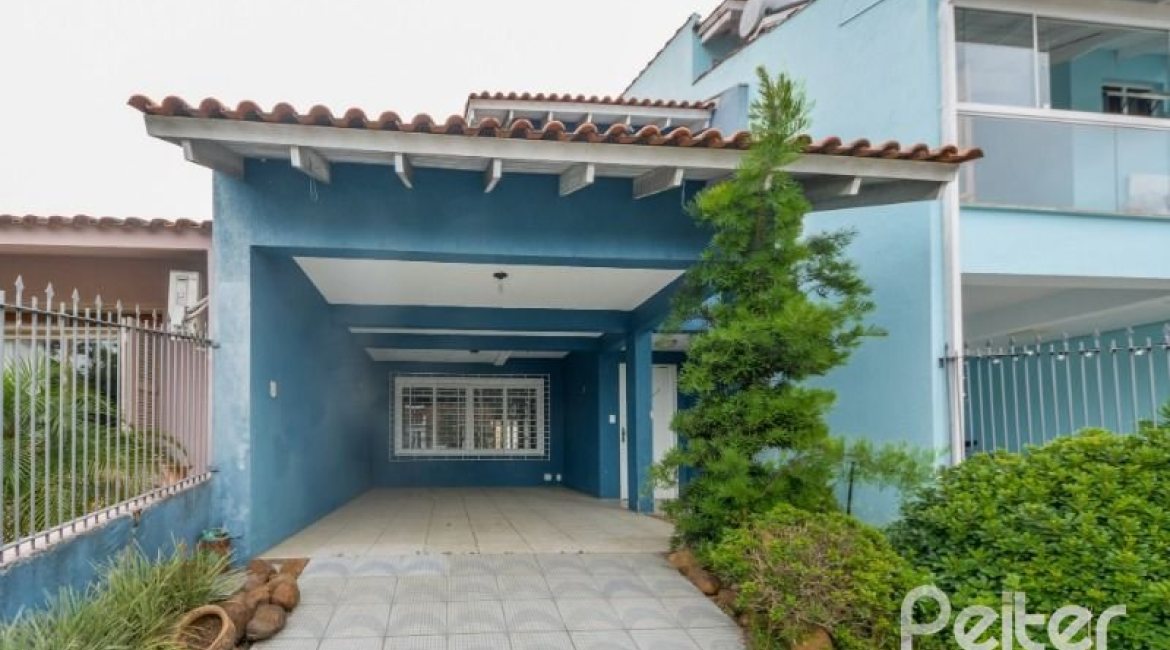 Casa à venda com 206m², 3 dormitórios, 1 suíte, 2 vagas, no bairro Ipanema em Porto Alegre