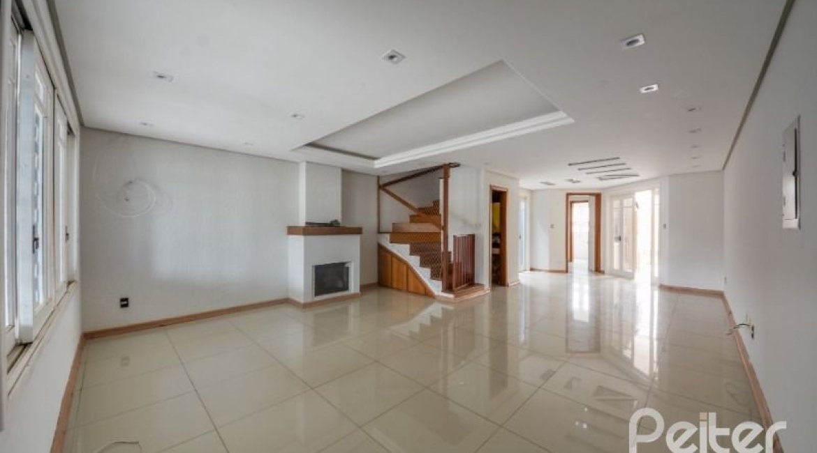Casa à venda com 206m², 3 dormitórios, 1 suíte, 2 vagas, no bairro Ipanema em Porto Alegre