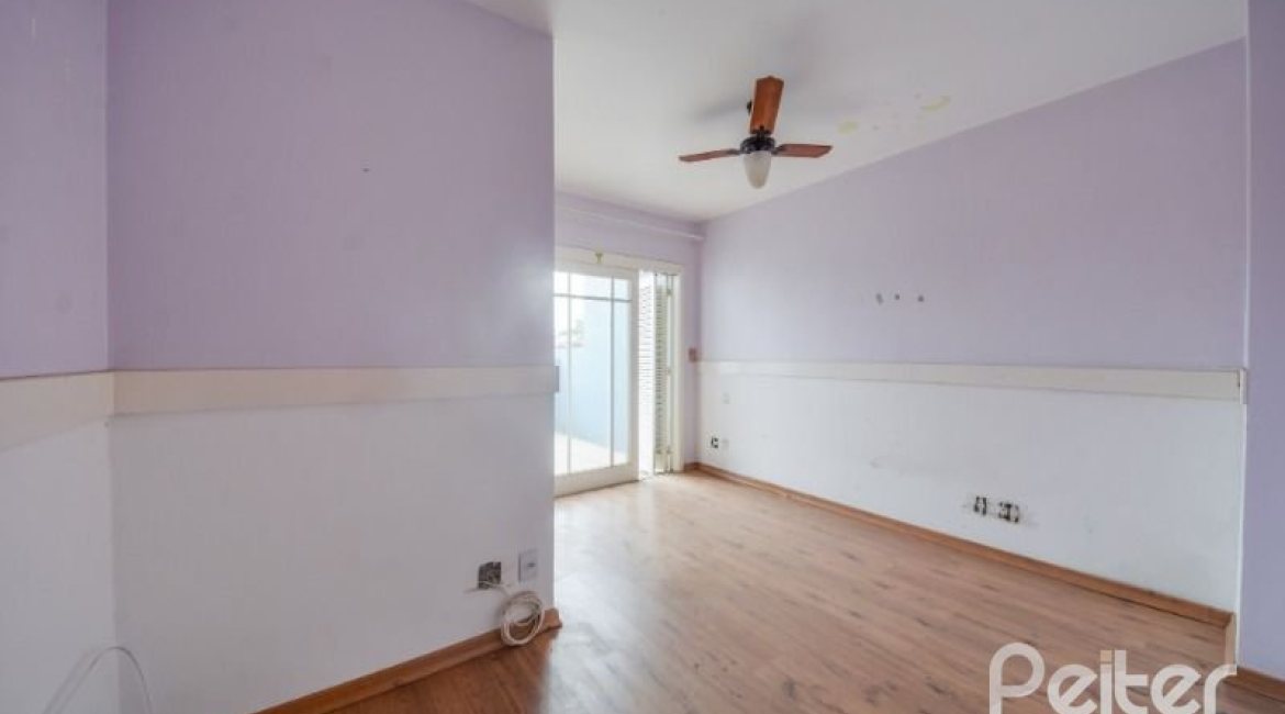 Casa à venda com 206m², 3 dormitórios, 1 suíte, 2 vagas, no bairro Ipanema em Porto Alegre