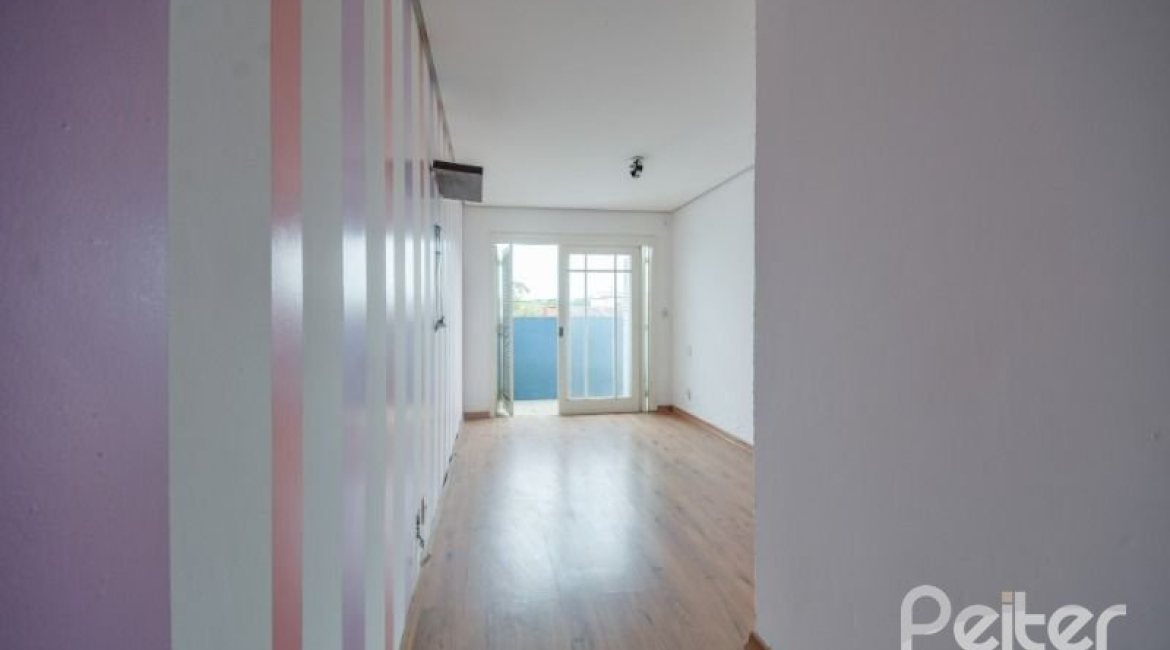 Casa à venda com 206m², 3 dormitórios, 1 suíte, 2 vagas, no bairro Ipanema em Porto Alegre