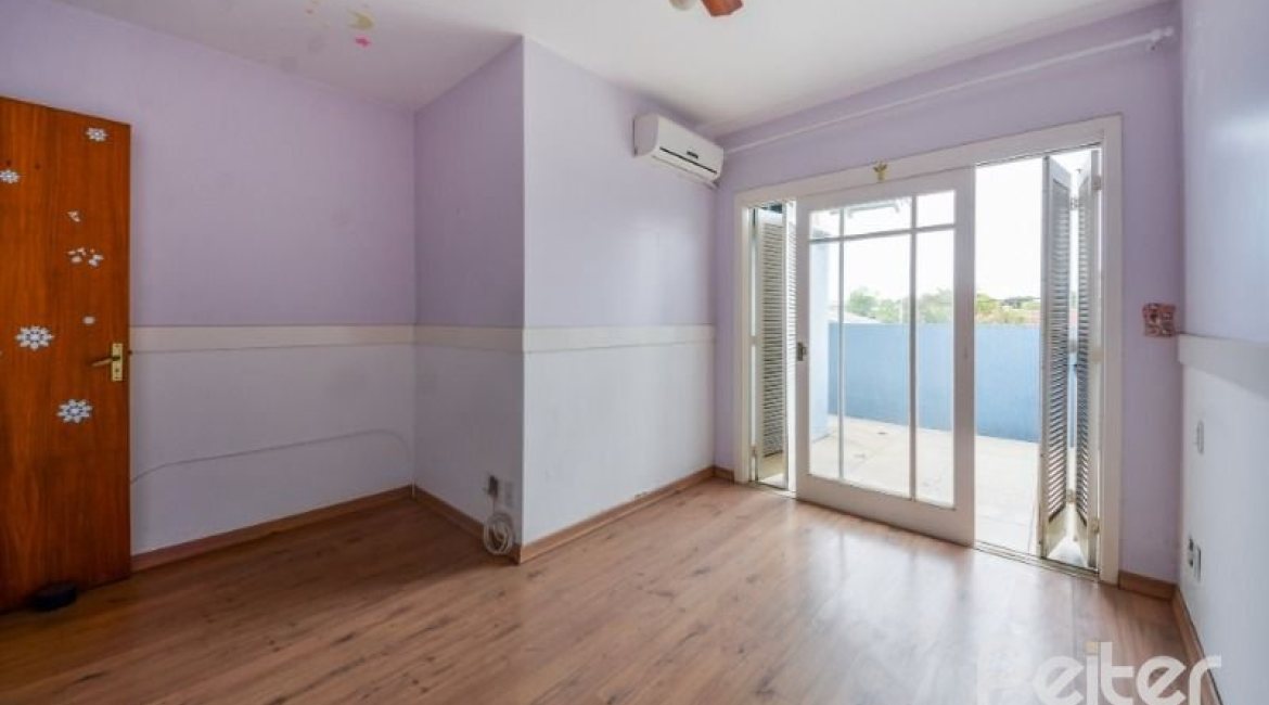 Casa à venda com 206m², 3 dormitórios, 1 suíte, 2 vagas, no bairro Ipanema em Porto Alegre