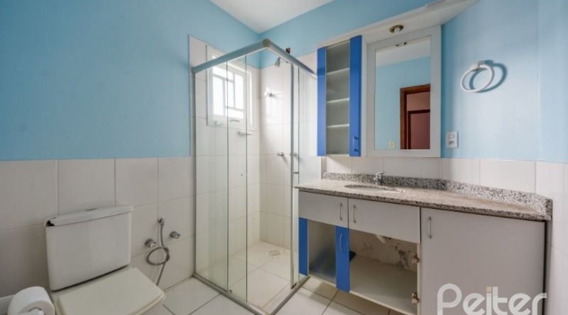 Casa à venda com 206m², 3 dormitórios, 1 suíte, 2 vagas, no bairro Ipanema em Porto Alegre