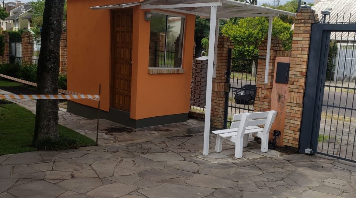 Casa em Condomínio à venda com 233m², 3 dormitórios, 1 suíte, 2 vagas, no bairro Tristeza em Porto Alegre
