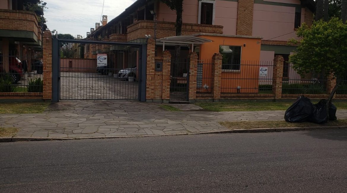 Casa em Condomínio à venda com 233m², 3 dormitórios, 1 suíte, 2 vagas, no bairro Tristeza em Porto Alegre