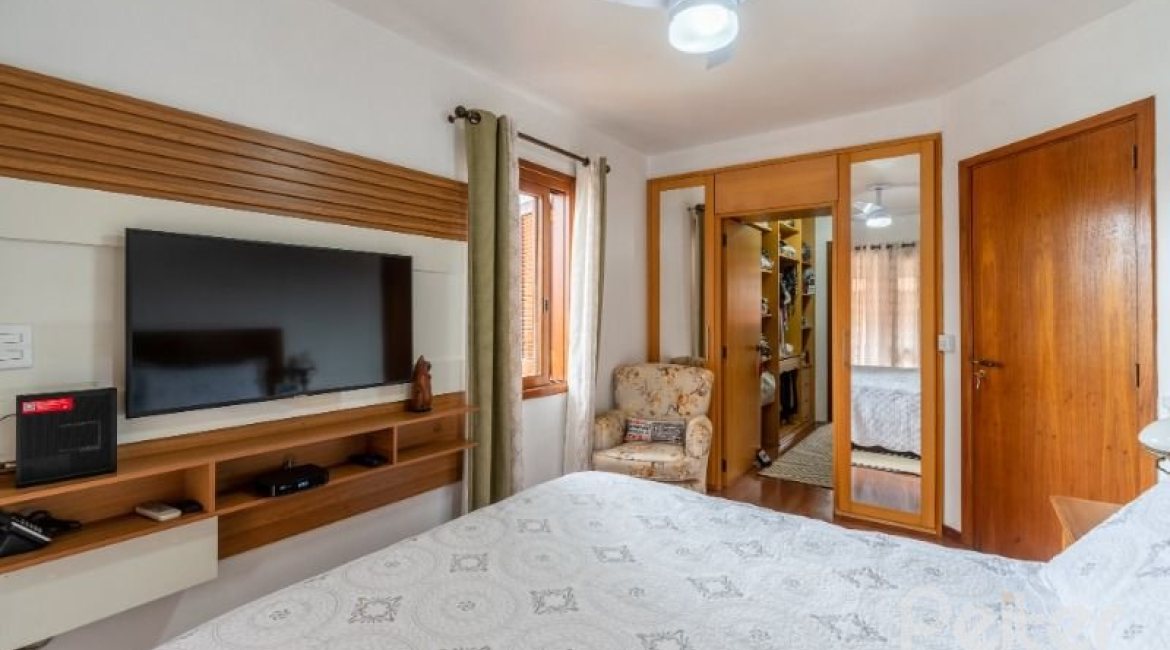 Casa em Condomínio à venda com 233m², 3 dormitórios, 1 suíte, 2 vagas, no bairro Tristeza em Porto Alegre