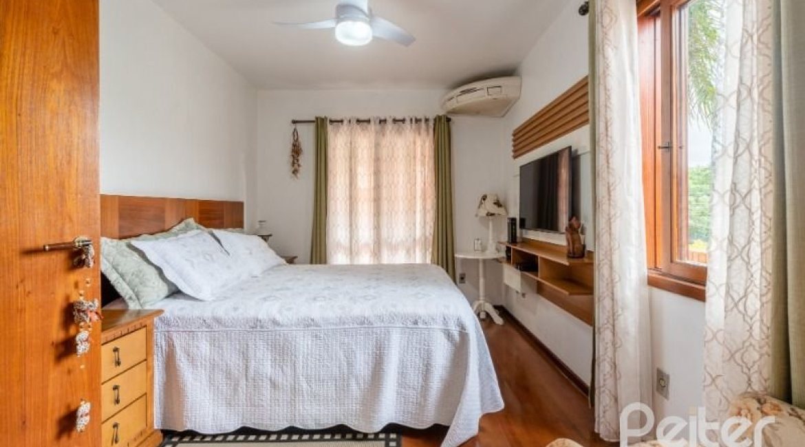 Casa em Condomínio à venda com 233m², 3 dormitórios, 1 suíte, 2 vagas, no bairro Tristeza em Porto Alegre