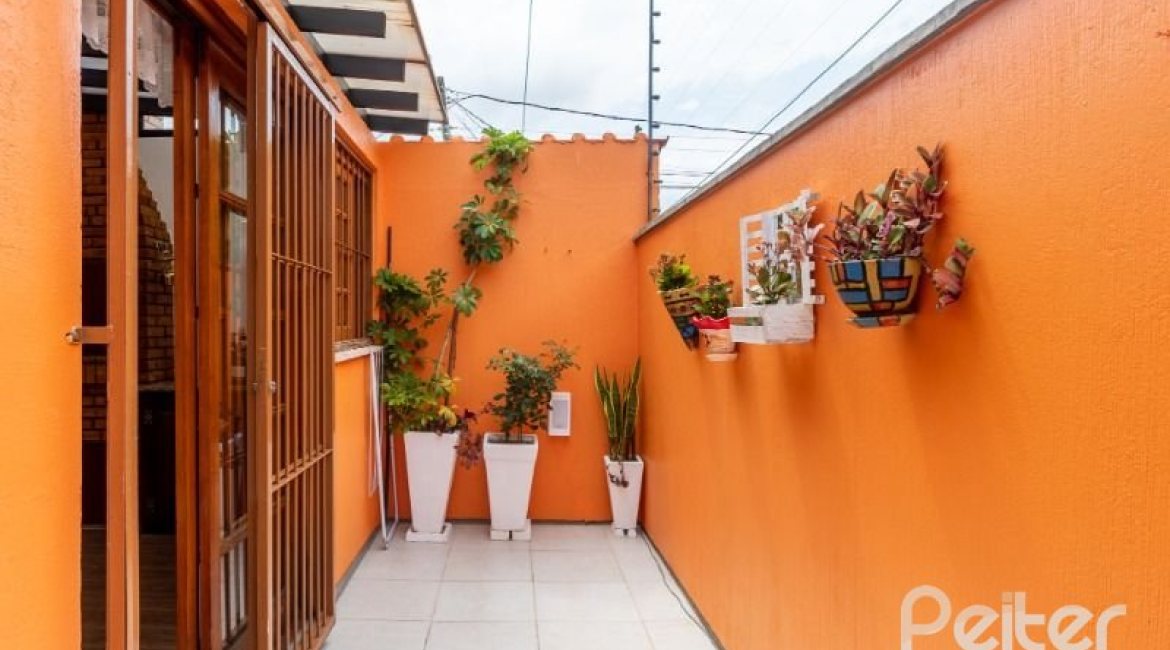 Casa em Condomínio à venda com 233m², 3 dormitórios, 1 suíte, 2 vagas, no bairro Tristeza em Porto Alegre