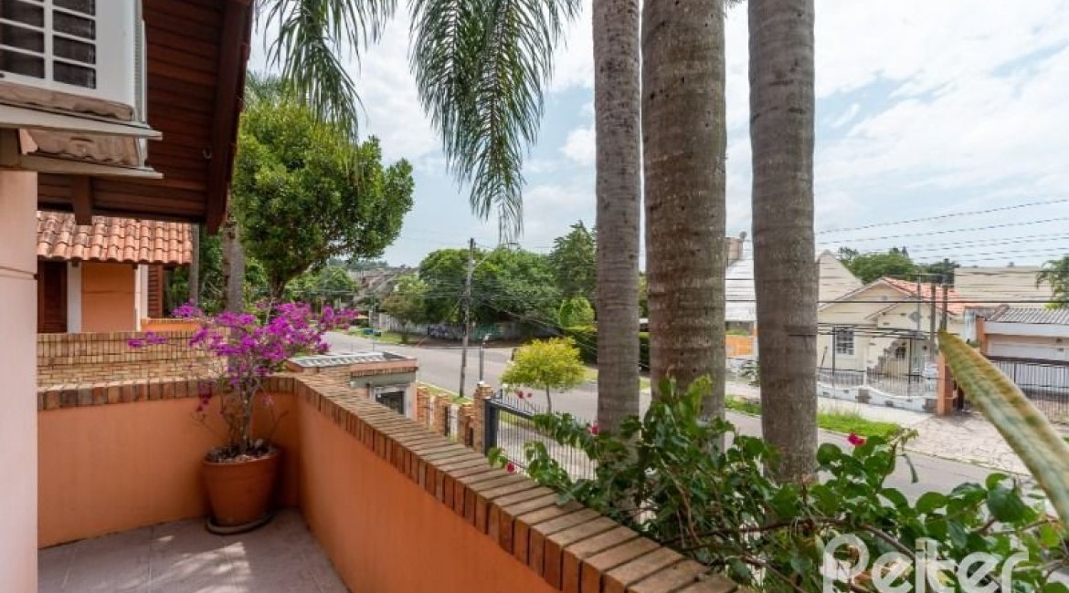 Casa em Condomínio à venda com 233m², 3 dormitórios, 1 suíte, 2 vagas, no bairro Tristeza em Porto Alegre