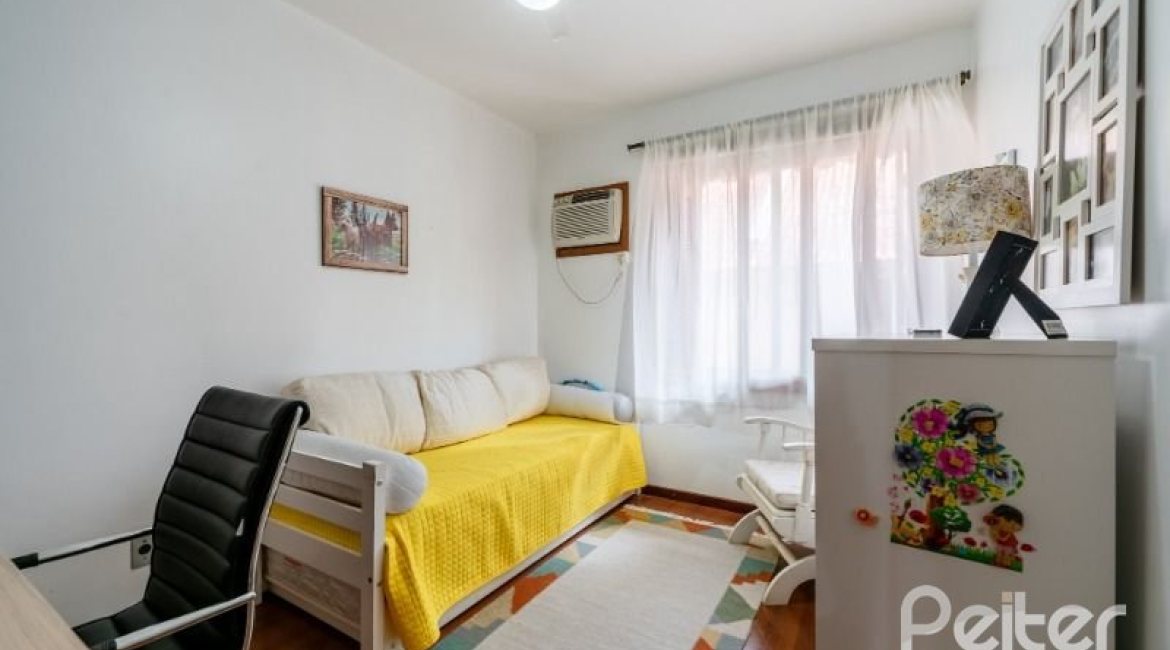 Casa em Condomínio à venda com 233m², 3 dormitórios, 1 suíte, 2 vagas, no bairro Tristeza em Porto Alegre