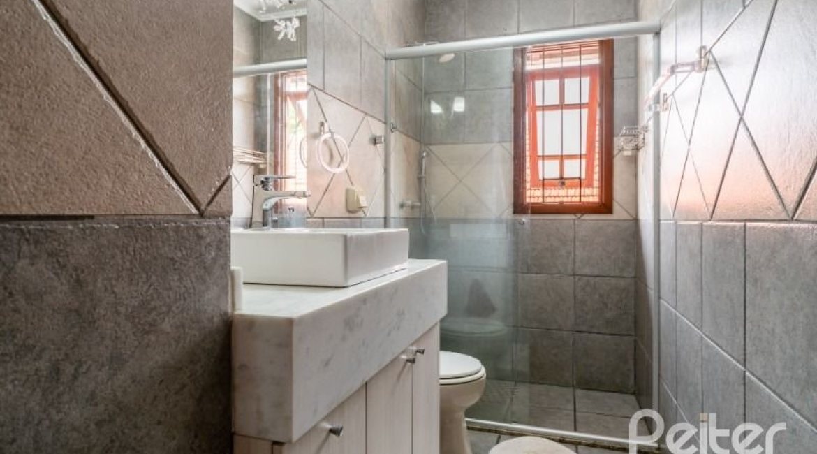 Casa em Condomínio à venda com 233m², 3 dormitórios, 1 suíte, 2 vagas, no bairro Tristeza em Porto Alegre