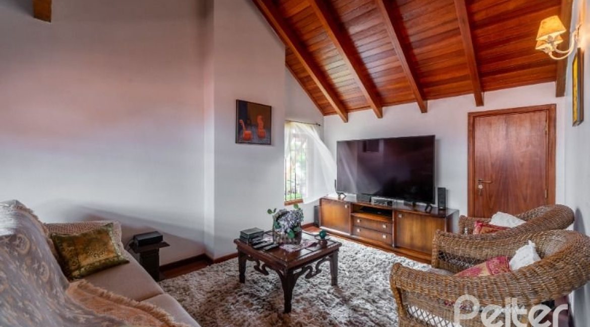 Casa em Condomínio à venda com 233m², 3 dormitórios, 1 suíte, 2 vagas, no bairro Tristeza em Porto Alegre