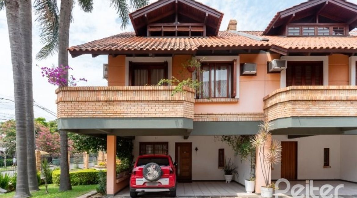 Casa em Condomínio à venda com 233m², 3 dormitórios, 1 suíte, 2 vagas, no bairro Tristeza em Porto Alegre