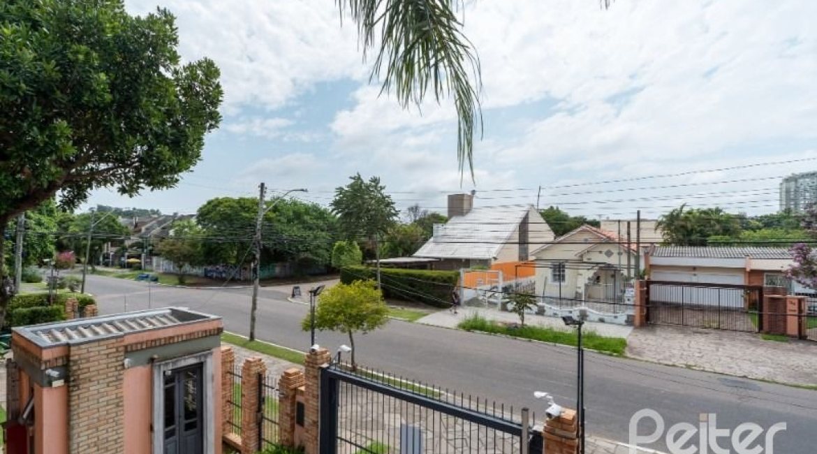 Casa em Condomínio à venda com 233m², 3 dormitórios, 1 suíte, 2 vagas, no bairro Tristeza em Porto Alegre