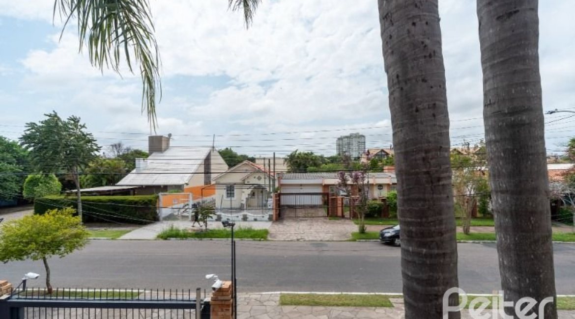 Casa em Condomínio à venda com 233m², 3 dormitórios, 1 suíte, 2 vagas, no bairro Tristeza em Porto Alegre