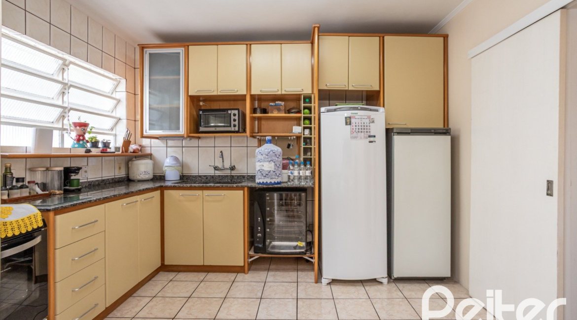 Casa em Condomínio à venda com 198m², 3 dormitórios, 1 suíte, 6 vagas, no bairro Tristeza em Porto Alegre