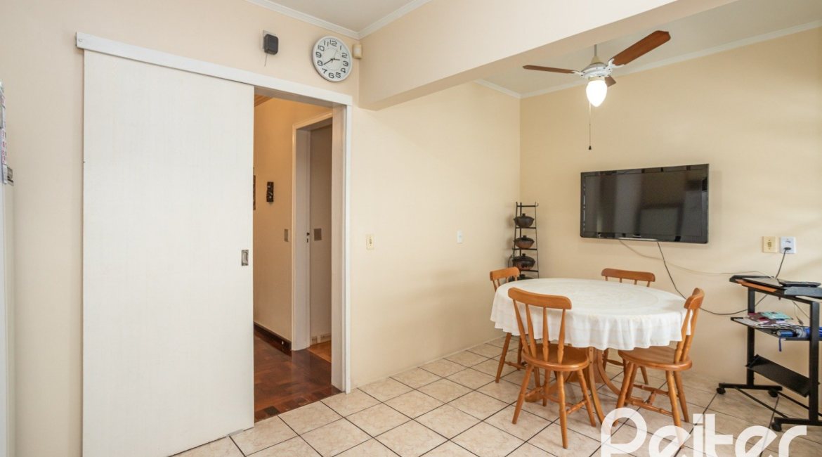 Casa em Condomínio à venda com 198m², 3 dormitórios, 1 suíte, 6 vagas, no bairro Tristeza em Porto Alegre