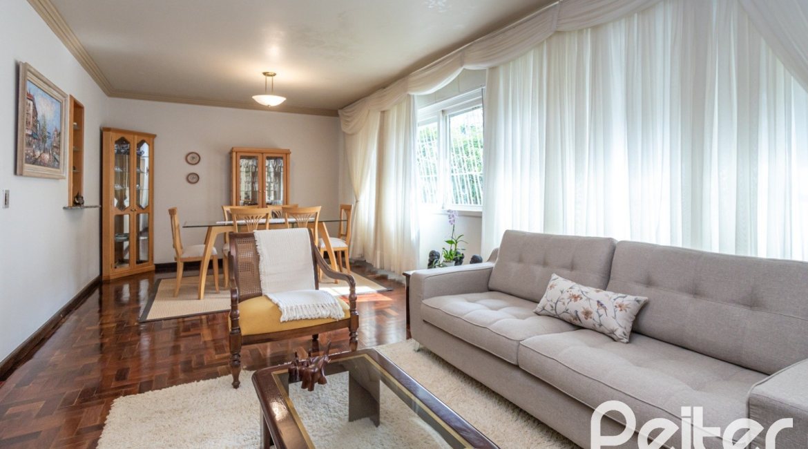 Casa em Condomínio à venda com 198m², 3 dormitórios, 1 suíte, 6 vagas, no bairro Tristeza em Porto Alegre