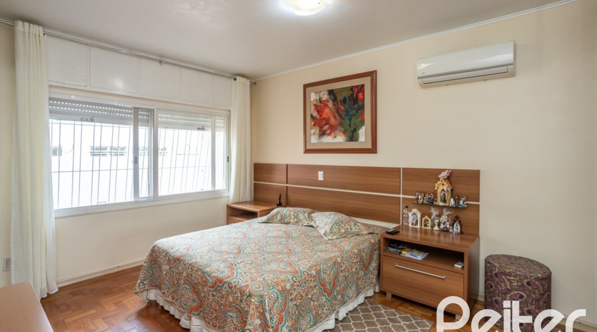 Casa em Condomínio à venda com 198m², 3 dormitórios, 1 suíte, 6 vagas, no bairro Tristeza em Porto Alegre