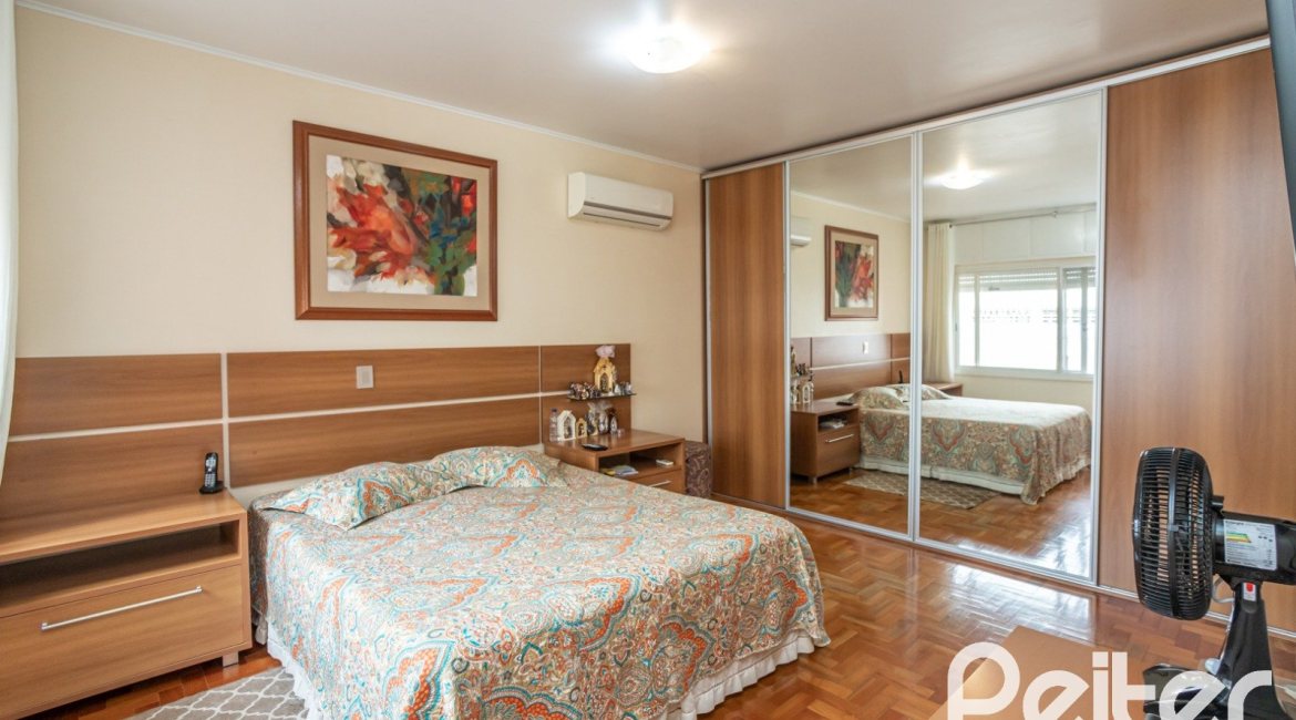 Casa em Condomínio à venda com 198m², 3 dormitórios, 1 suíte, 6 vagas, no bairro Tristeza em Porto Alegre