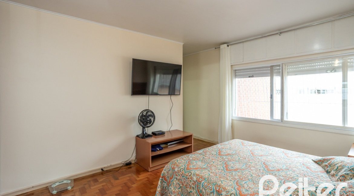 Casa em Condomínio à venda com 198m², 3 dormitórios, 1 suíte, 6 vagas, no bairro Tristeza em Porto Alegre