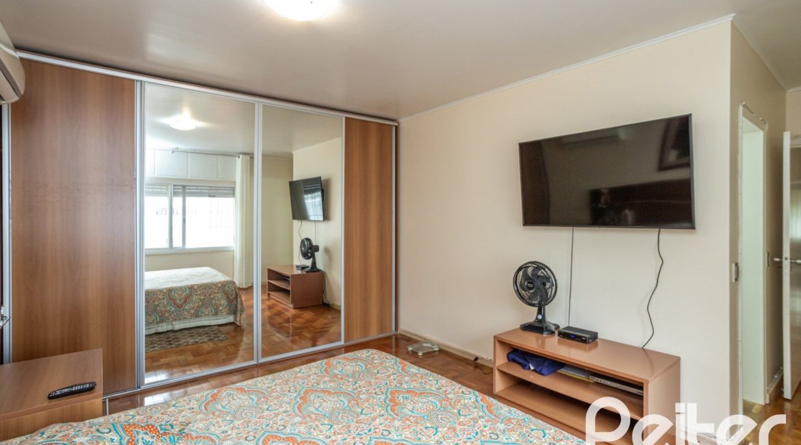 Casa em Condomínio à venda com 198m², 3 dormitórios, 1 suíte, 6 vagas, no bairro Tristeza em Porto Alegre