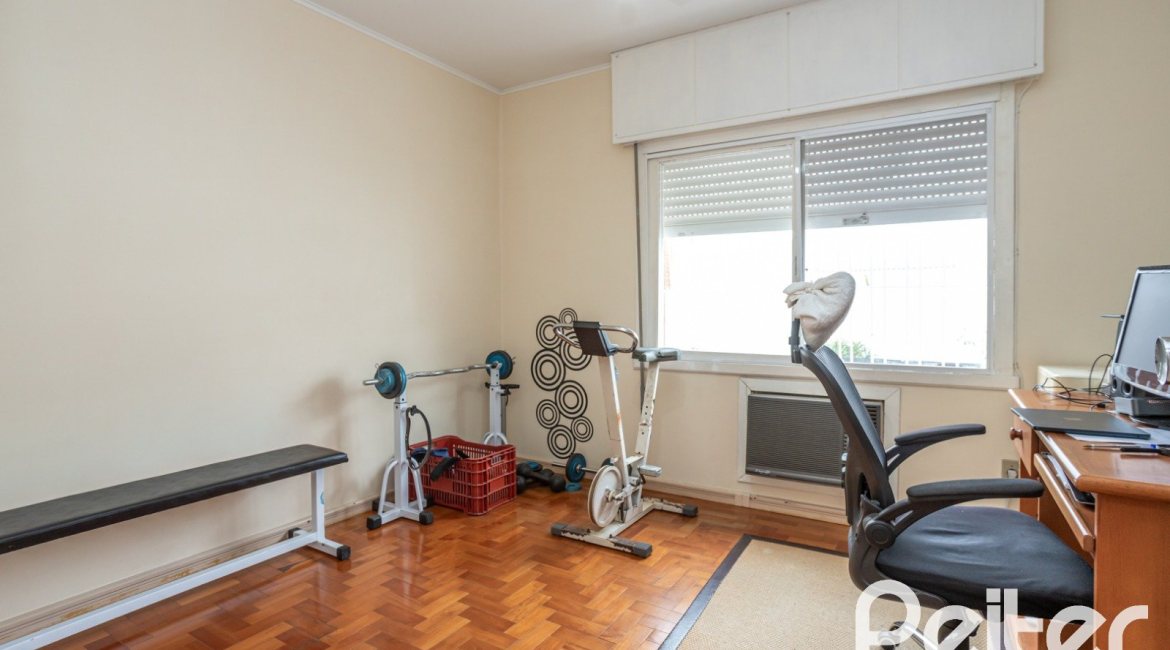 Casa em Condomínio à venda com 198m², 3 dormitórios, 1 suíte, 6 vagas, no bairro Tristeza em Porto Alegre