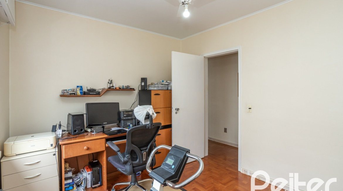 Casa em Condomínio à venda com 198m², 3 dormitórios, 1 suíte, 6 vagas, no bairro Tristeza em Porto Alegre