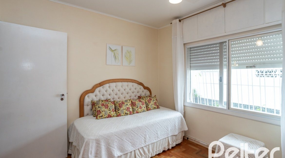 Casa em Condomínio à venda com 198m², 3 dormitórios, 1 suíte, 6 vagas, no bairro Tristeza em Porto Alegre