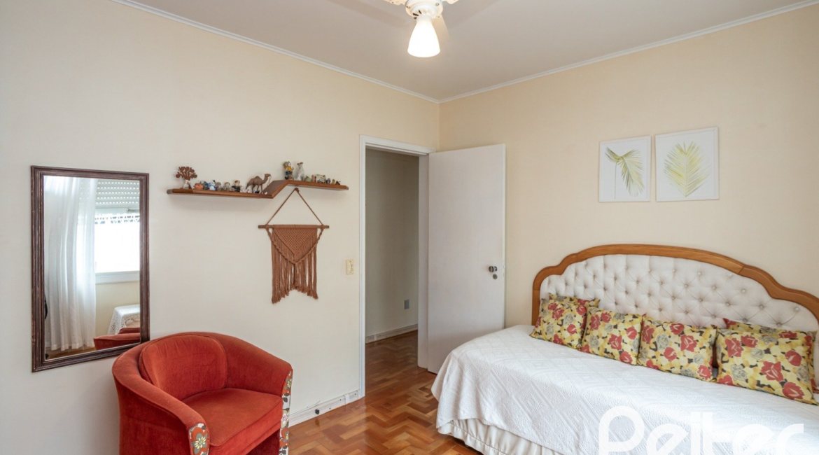 Casa em Condomínio à venda com 198m², 3 dormitórios, 1 suíte, 6 vagas, no bairro Tristeza em Porto Alegre