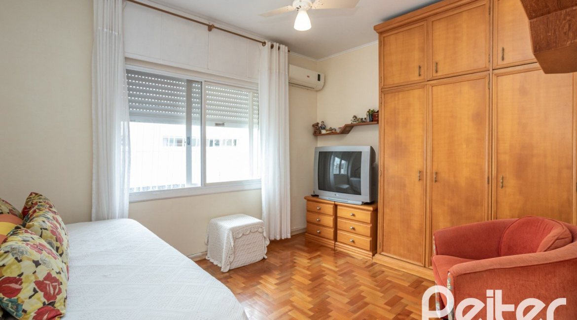 Casa em Condomínio à venda com 198m², 3 dormitórios, 1 suíte, 6 vagas, no bairro Tristeza em Porto Alegre