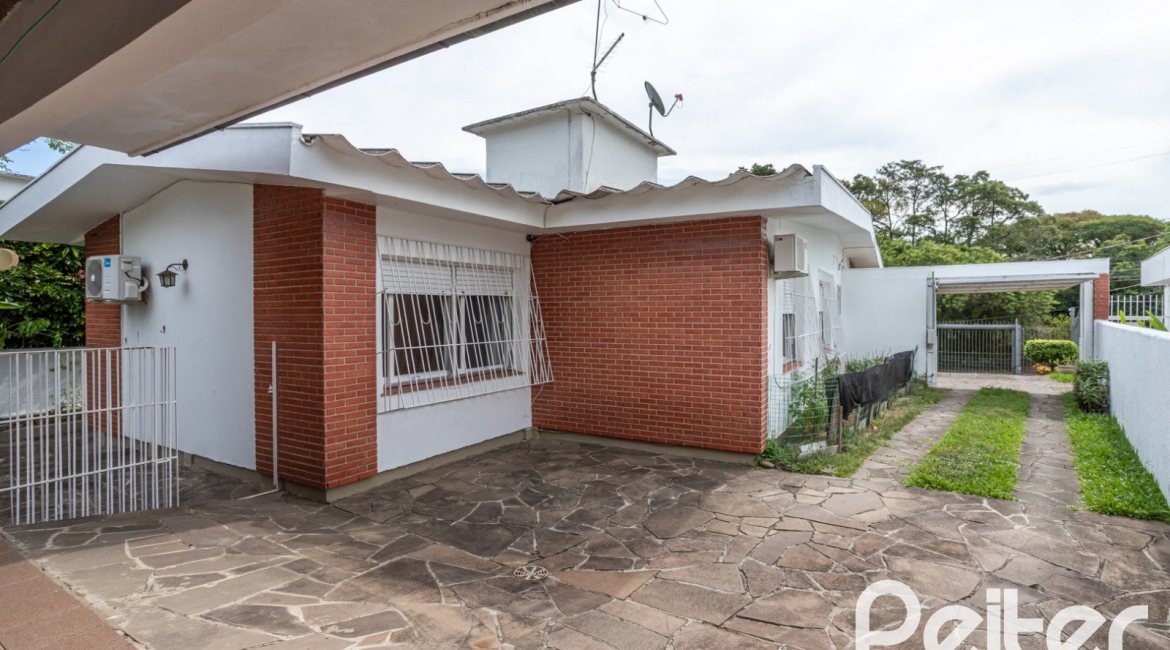 Casa em Condomínio à venda com 198m², 3 dormitórios, 1 suíte, 6 vagas, no bairro Tristeza em Porto Alegre