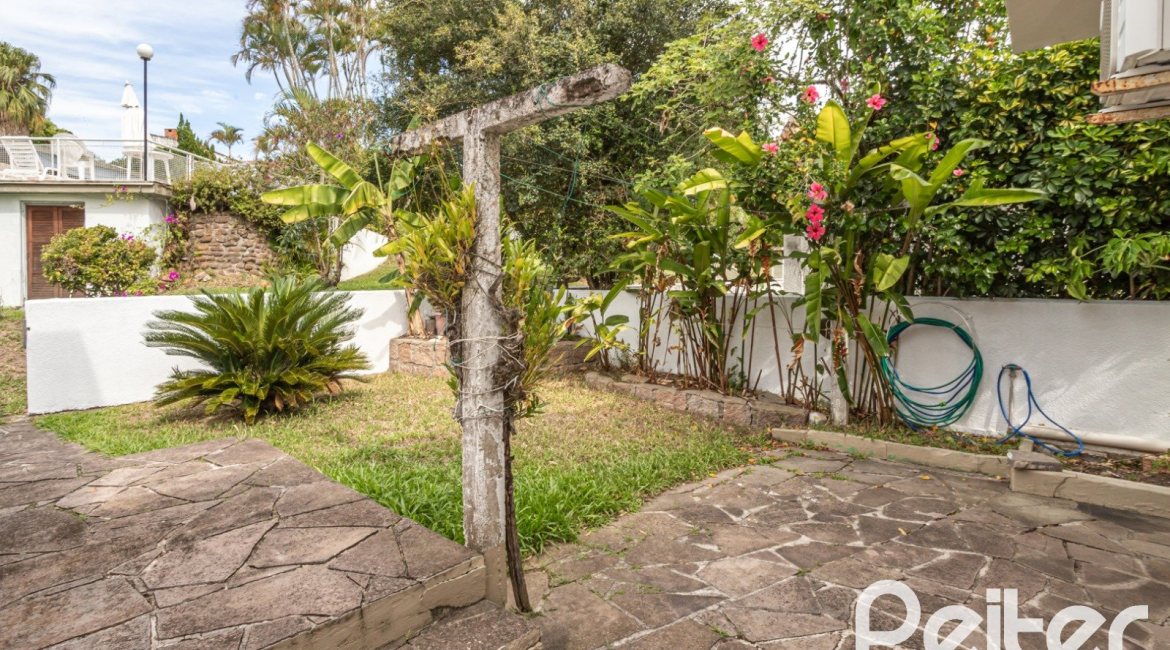 Casa em Condomínio à venda com 198m², 3 dormitórios, 1 suíte, 6 vagas, no bairro Tristeza em Porto Alegre