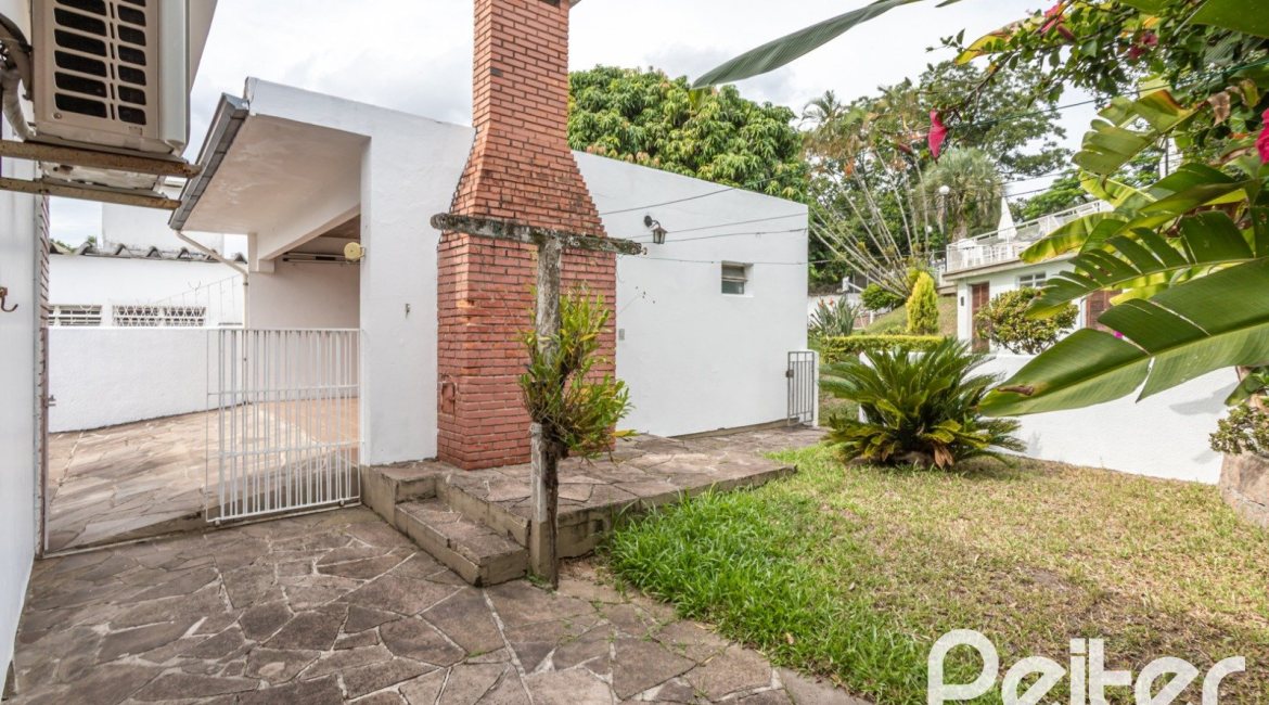 Casa em Condomínio à venda com 198m², 3 dormitórios, 1 suíte, 6 vagas, no bairro Tristeza em Porto Alegre