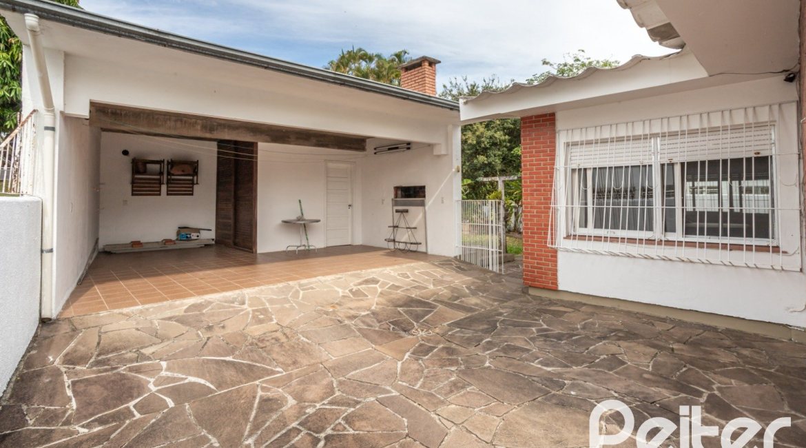 Casa em Condomínio à venda com 198m², 3 dormitórios, 1 suíte, 6 vagas, no bairro Tristeza em Porto Alegre