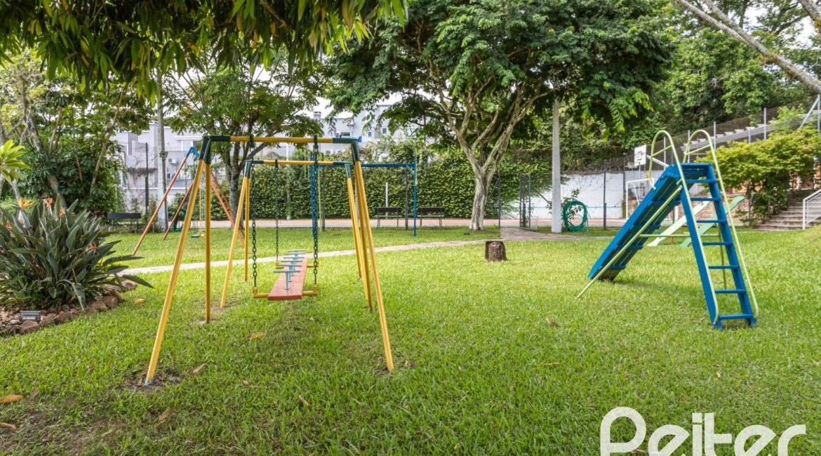 Casa em Condomínio à venda com 198m², 3 dormitórios, 1 suíte, 6 vagas, no bairro Tristeza em Porto Alegre