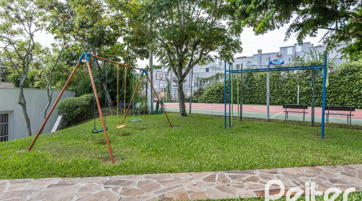 Casa em Condomínio à venda com 198m², 3 dormitórios, 1 suíte, 6 vagas, no bairro Tristeza em Porto Alegre